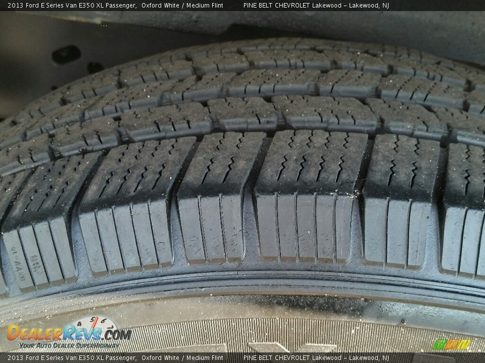 2013 Ford E Series Van E350 XL Passenger Oxford White / Medium Flint Photo #26