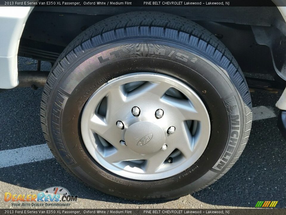 2013 Ford E Series Van E350 XL Passenger Oxford White / Medium Flint Photo #27