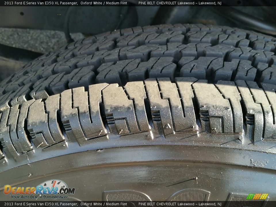 2013 Ford E Series Van E350 XL Passenger Oxford White / Medium Flint Photo #28