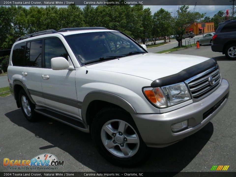 Front 3/4 View of 2004 Toyota Land Cruiser  Photo #3
