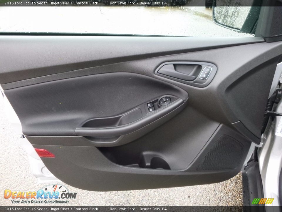 2016 Ford Focus S Sedan Ingot Silver / Charcoal Black Photo #13