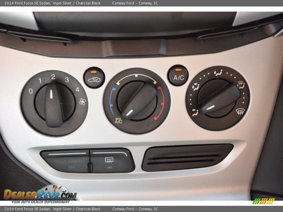 2014 Ford Focus SE Sedan Ingot Silver / Charcoal Black Photo #33