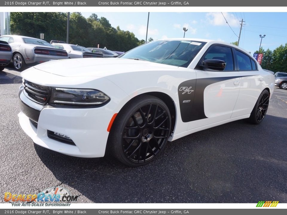 Front 3/4 View of 2016 Dodge Charger R/T Photo #3