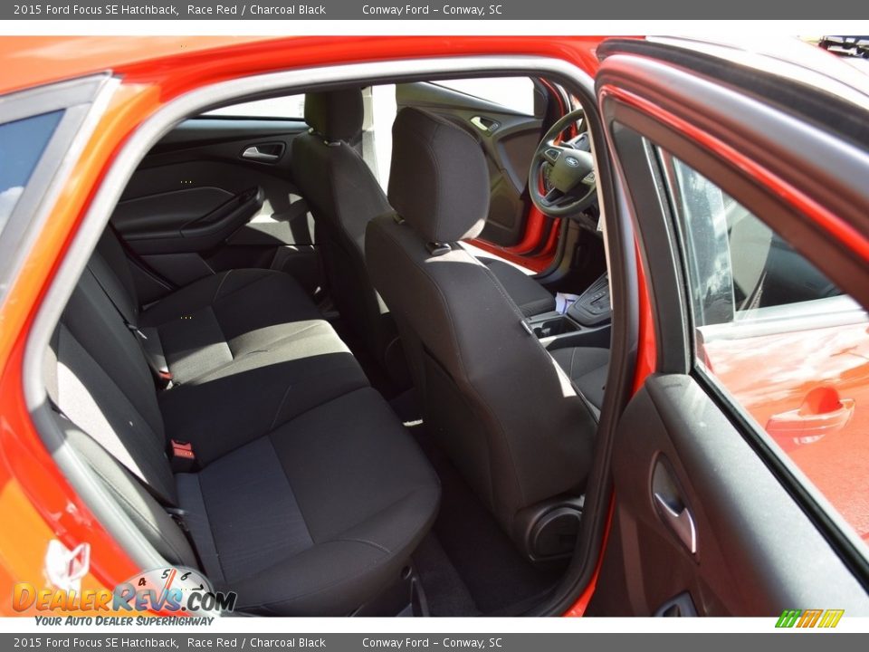 2015 Ford Focus SE Hatchback Race Red / Charcoal Black Photo #22