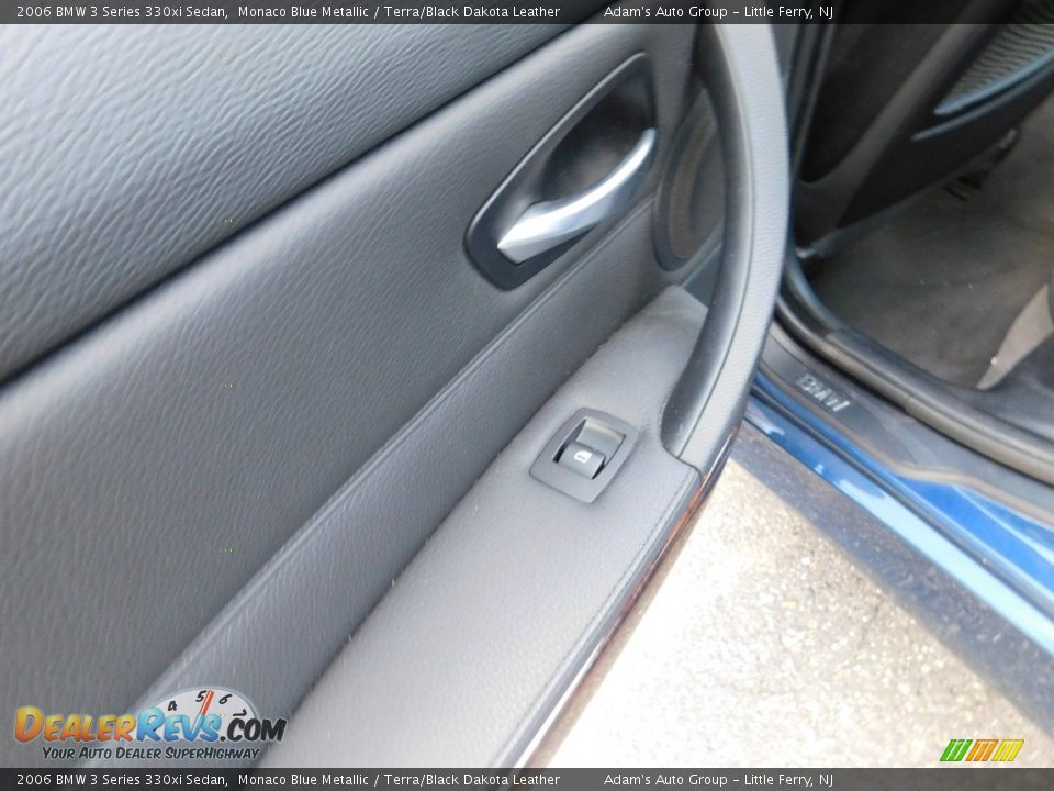 2006 BMW 3 Series 330xi Sedan Monaco Blue Metallic / Terra/Black Dakota Leather Photo #17