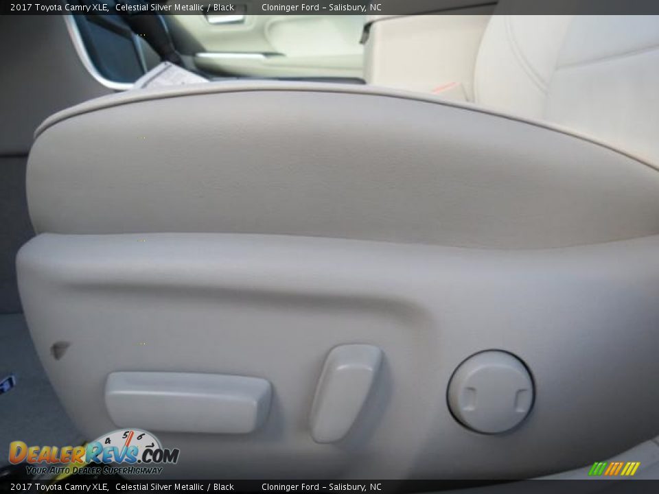 Controls of 2017 Toyota Camry XLE Photo #10