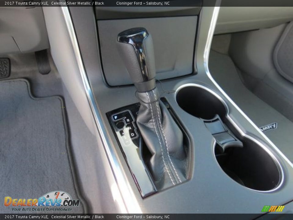 2017 Toyota Camry XLE Shifter Photo #23