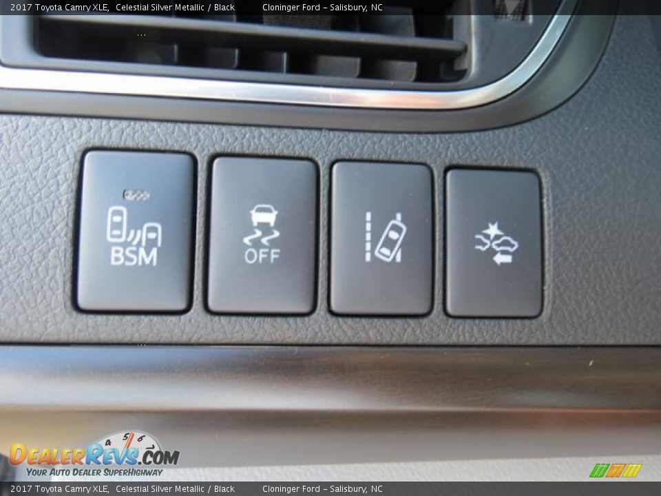 Controls of 2017 Toyota Camry XLE Photo #24