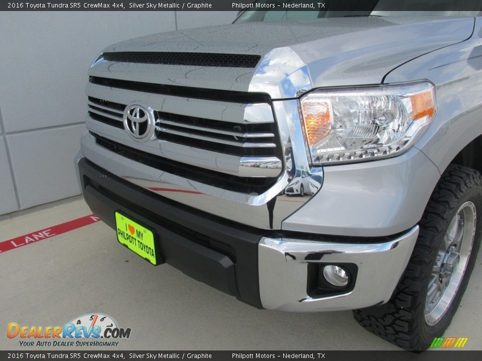 2016 Toyota Tundra SR5 CrewMax 4x4 Silver Sky Metallic / Graphite Photo #10
