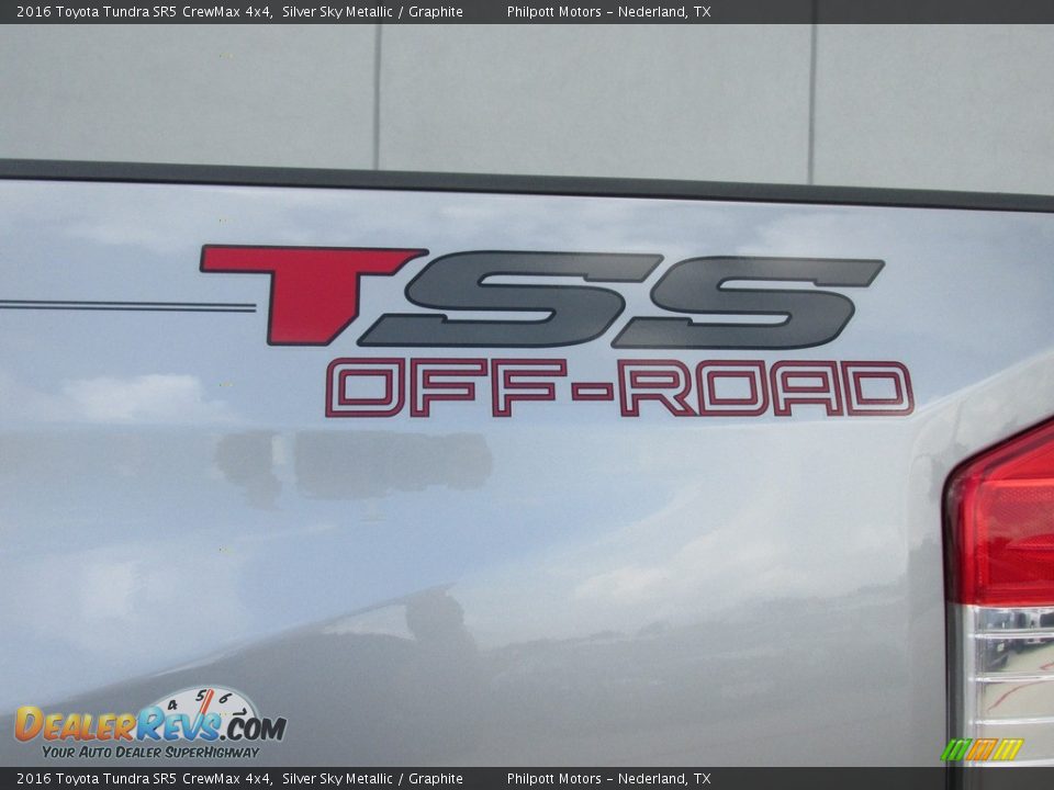 2016 Toyota Tundra SR5 CrewMax 4x4 Silver Sky Metallic / Graphite Photo #17