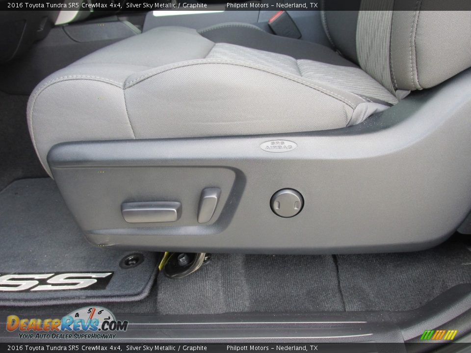 2016 Toyota Tundra SR5 CrewMax 4x4 Silver Sky Metallic / Graphite Photo #25
