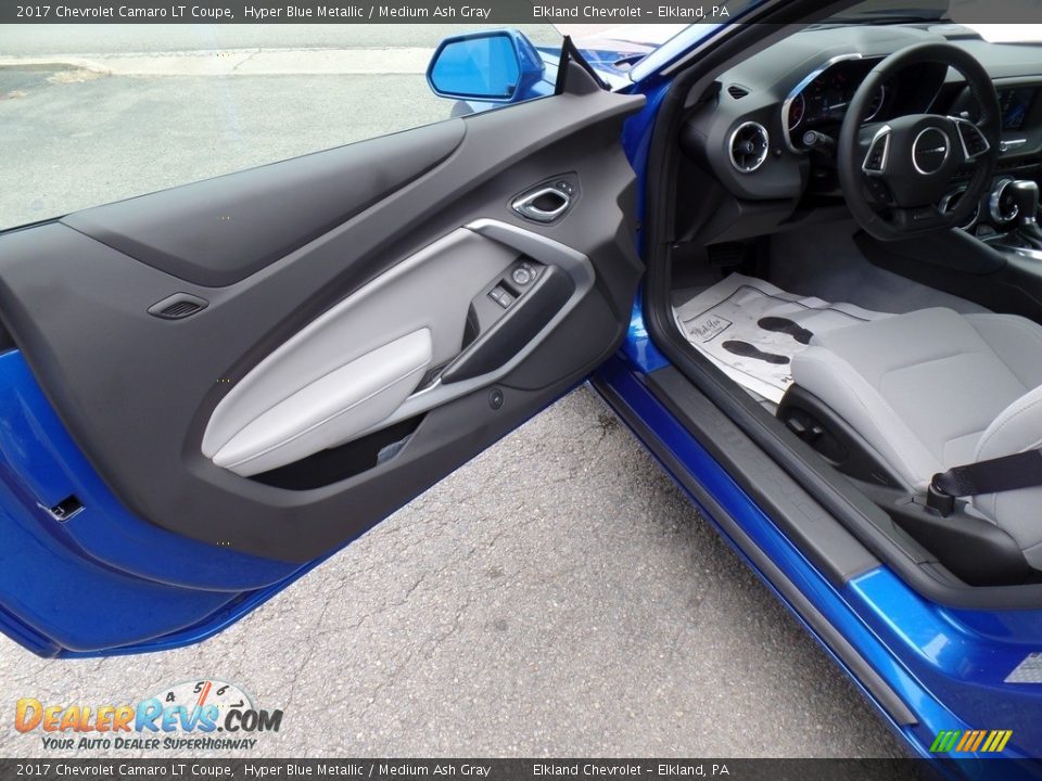 2017 Chevrolet Camaro LT Coupe Hyper Blue Metallic / Medium Ash Gray Photo #11