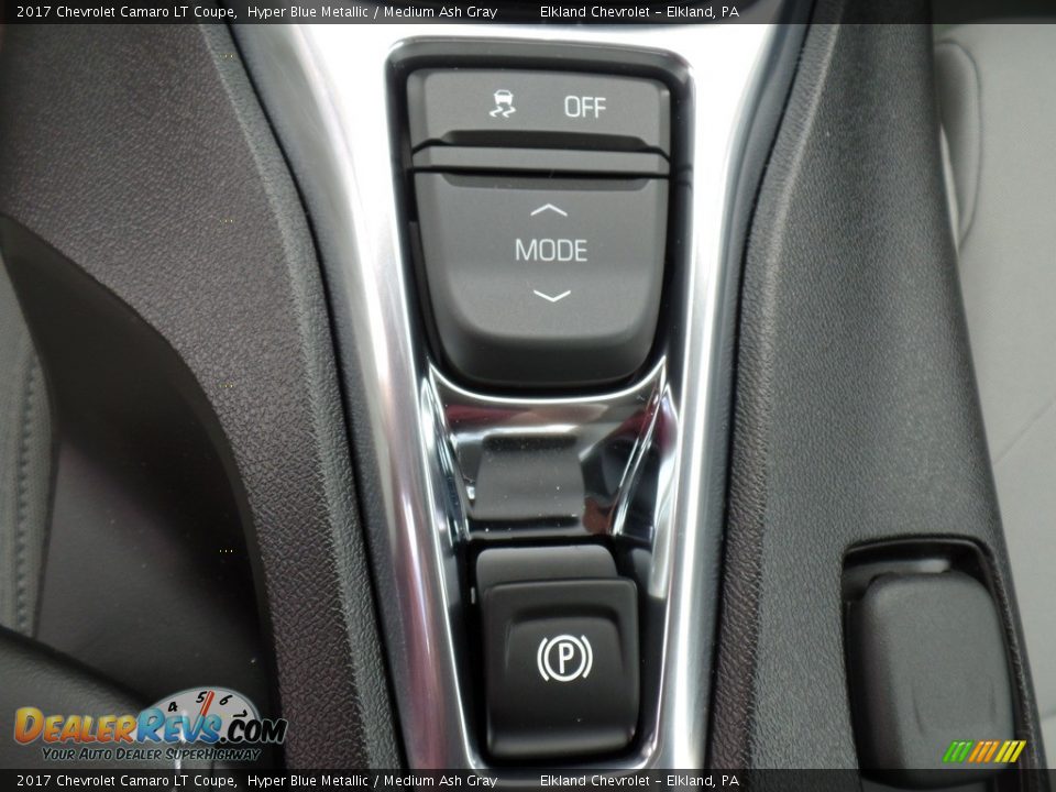 Controls of 2017 Chevrolet Camaro LT Coupe Photo #30