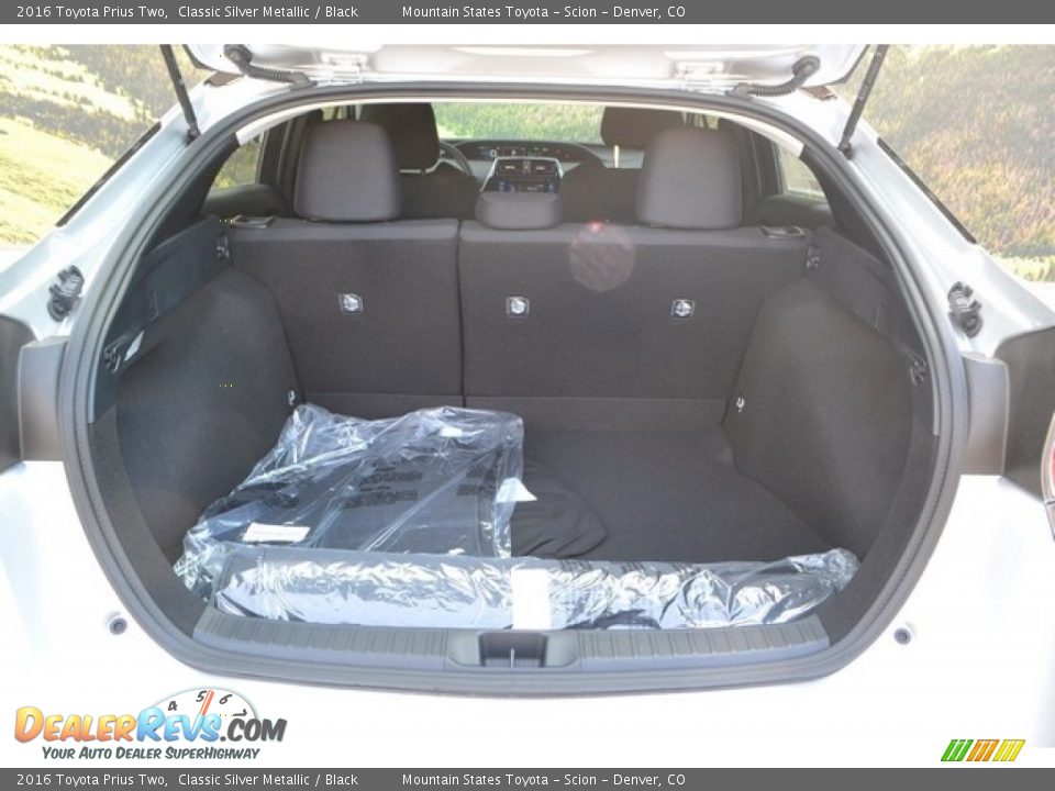 2016 Toyota Prius Two Classic Silver Metallic / Black Photo #8