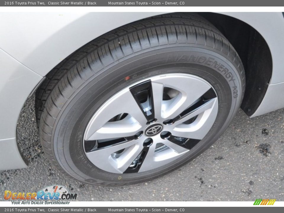 2016 Toyota Prius Two Classic Silver Metallic / Black Photo #9