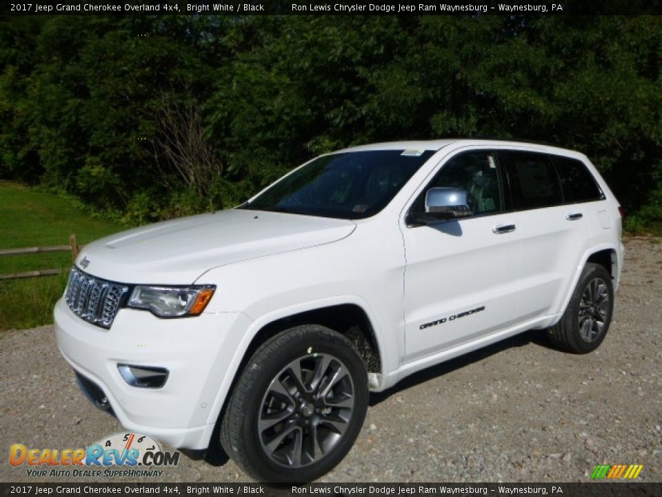 Front 3/4 View of 2017 Jeep Grand Cherokee Overland 4x4 Photo #1