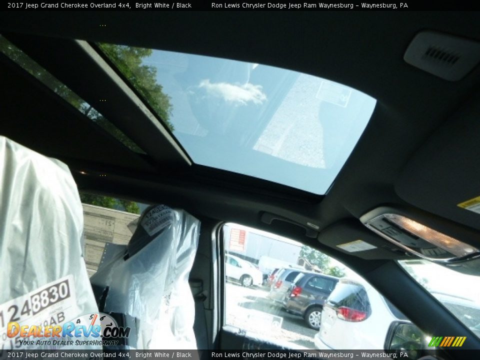 2017 Jeep Grand Cherokee Overland 4x4 Bright White / Black Photo #10