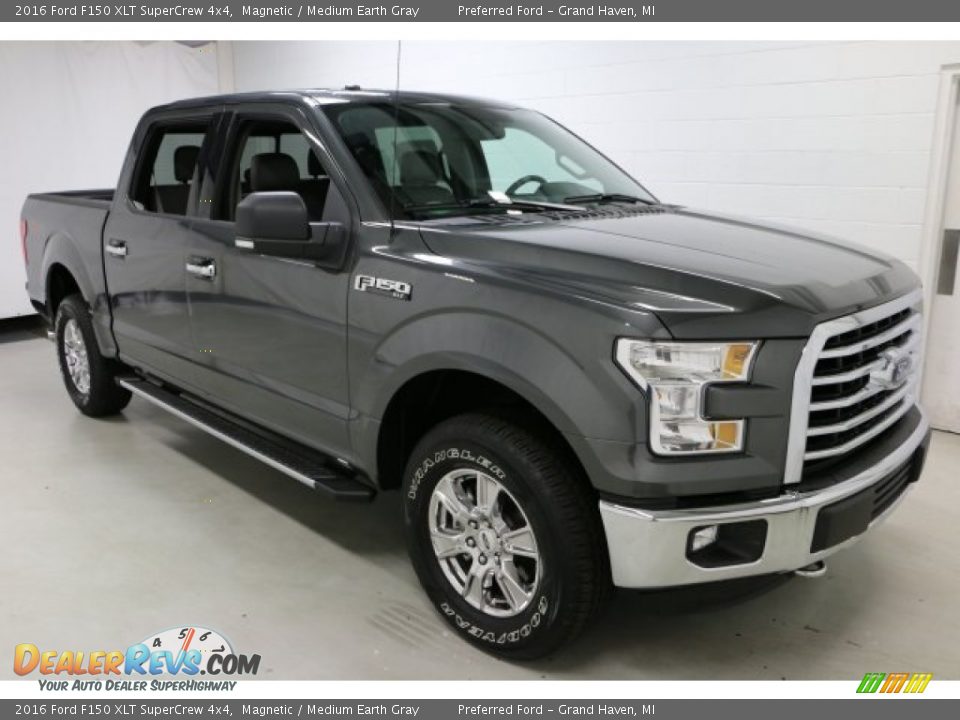 Front 3/4 View of 2016 Ford F150 XLT SuperCrew 4x4 Photo #4
