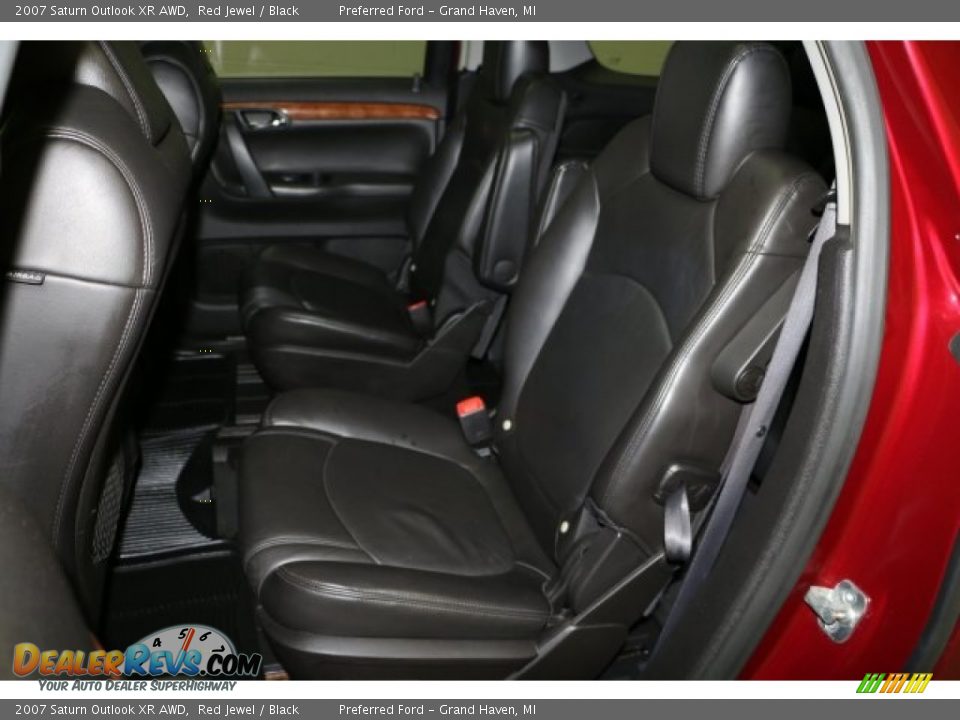 2007 Saturn Outlook XR AWD Red Jewel / Black Photo #27