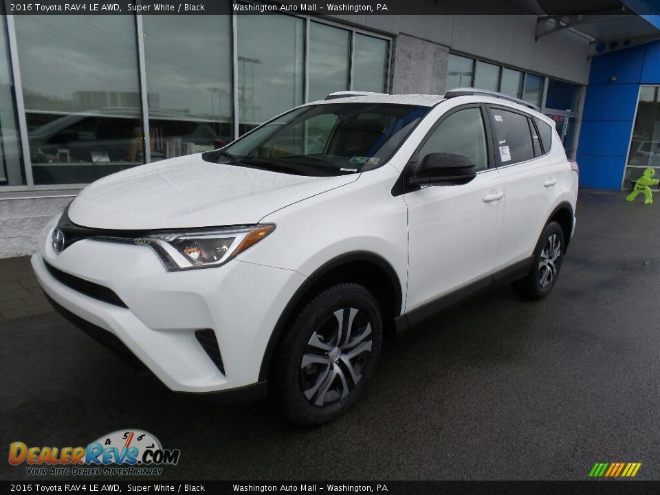 Front 3/4 View of 2016 Toyota RAV4 LE AWD Photo #5
