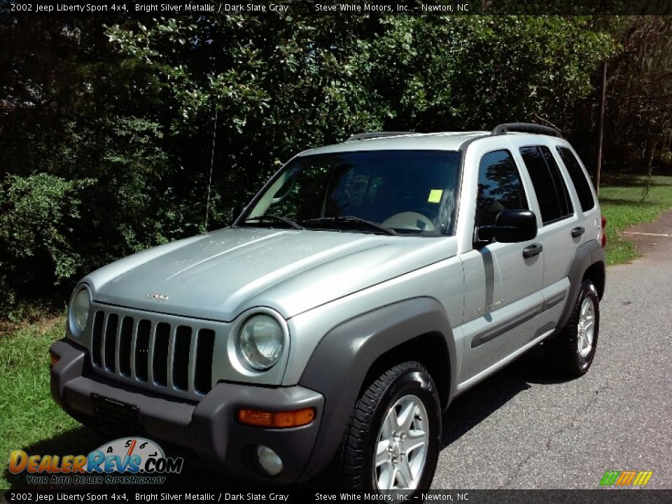 2002 Jeep Liberty Sport 4x4 Bright Silver Metallic / Dark Slate Gray Photo #2