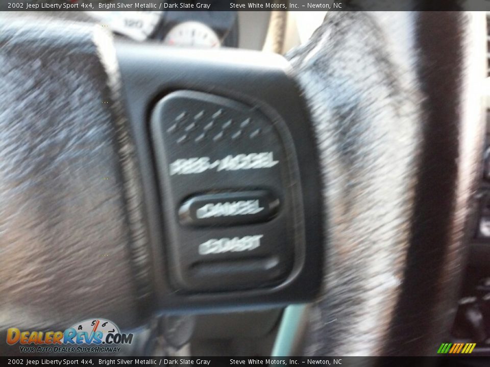 2002 Jeep Liberty Sport 4x4 Bright Silver Metallic / Dark Slate Gray Photo #15