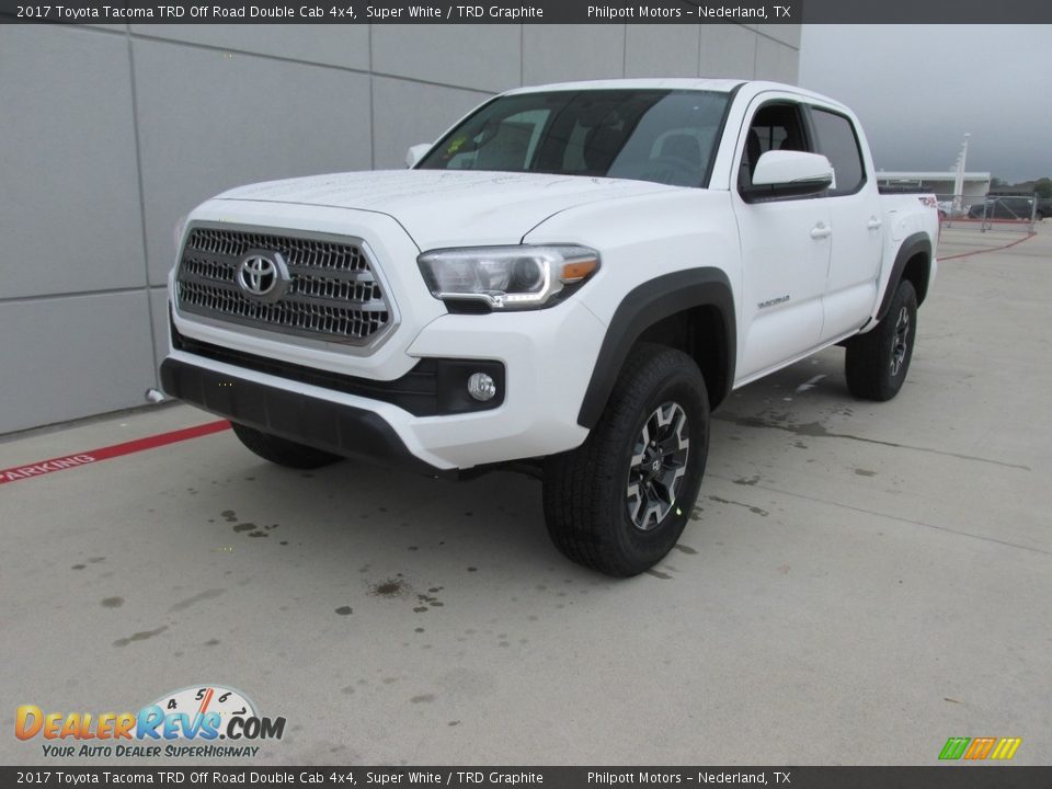 Front 3/4 View of 2017 Toyota Tacoma TRD Off Road Double Cab 4x4 Photo #7