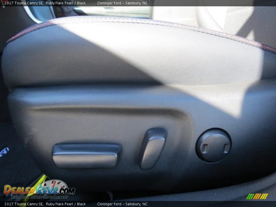 2017 Toyota Camry SE Ruby Flare Pearl / Black Photo #10