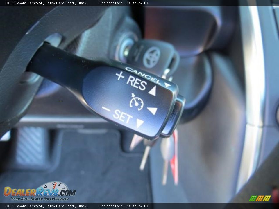 2017 Toyota Camry SE Ruby Flare Pearl / Black Photo #14