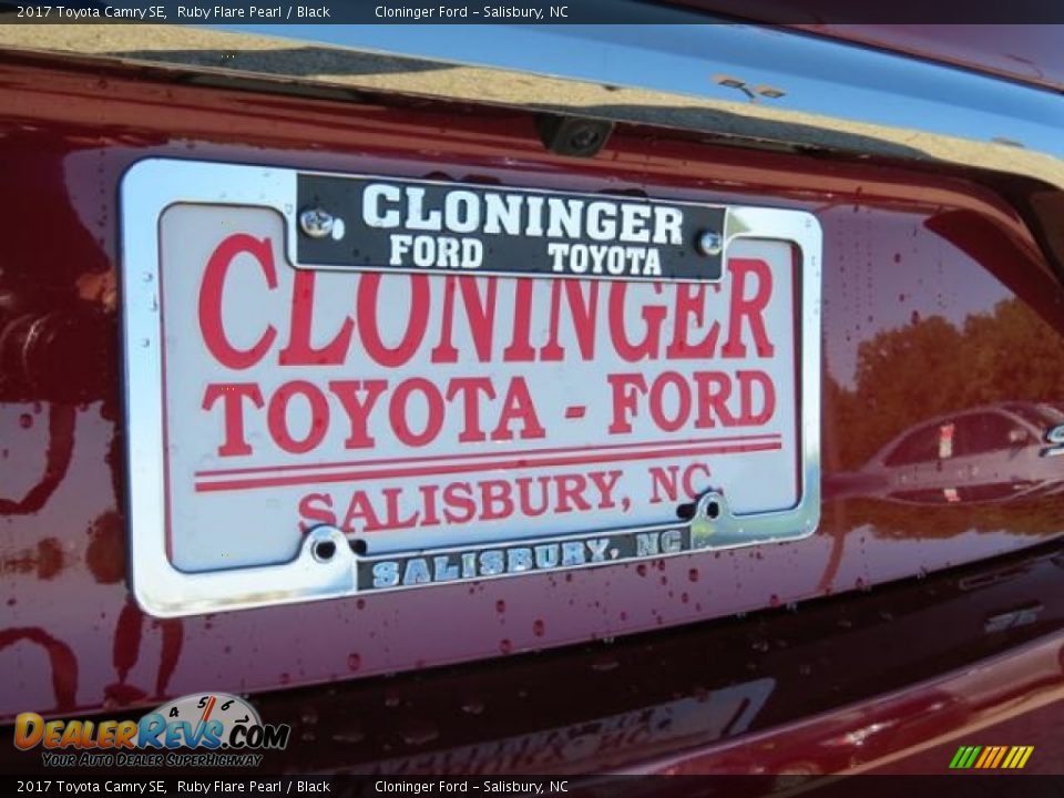 2017 Toyota Camry SE Ruby Flare Pearl / Black Photo #25