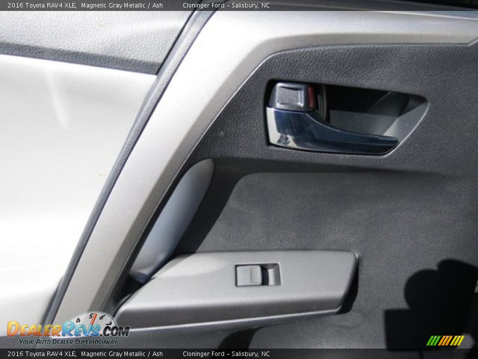 2016 Toyota RAV4 XLE Magnetic Gray Metallic / Ash Photo #7