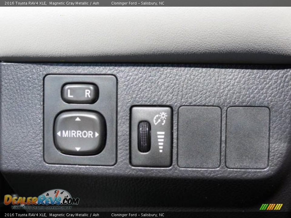 2016 Toyota RAV4 XLE Magnetic Gray Metallic / Ash Photo #21