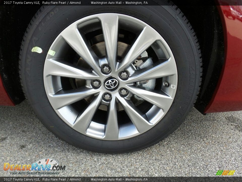 2017 Toyota Camry XLE Wheel Photo #4