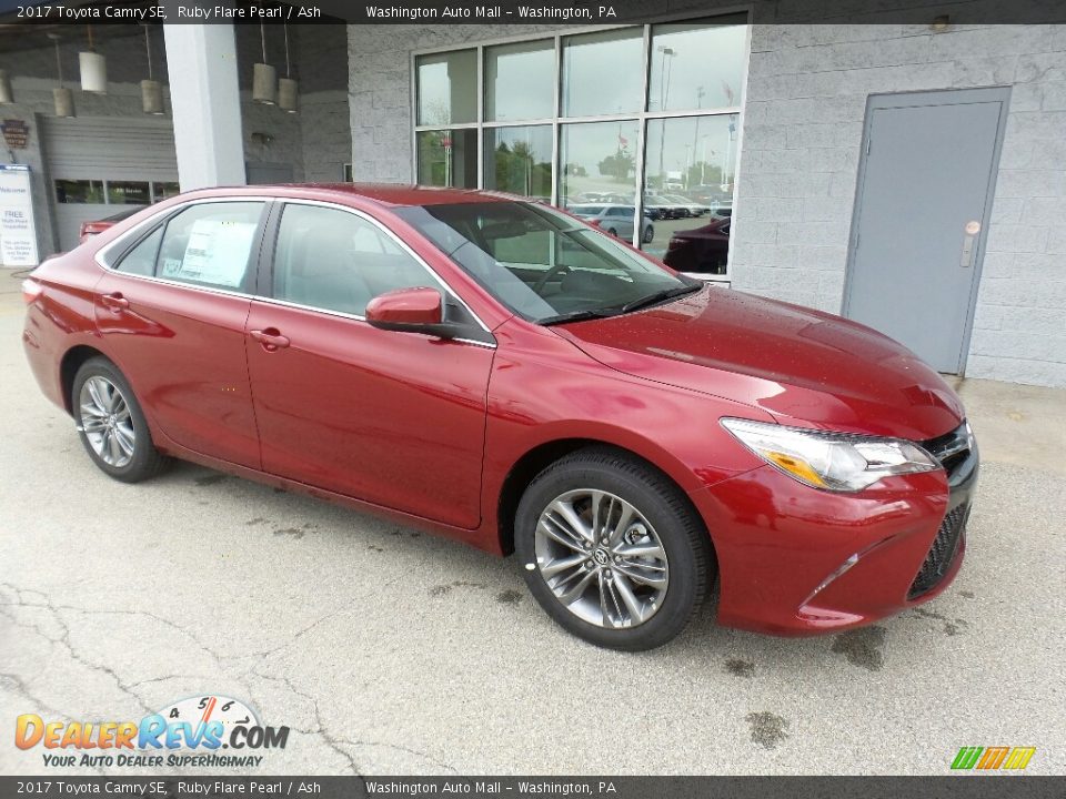 Front 3/4 View of 2017 Toyota Camry SE Photo #1
