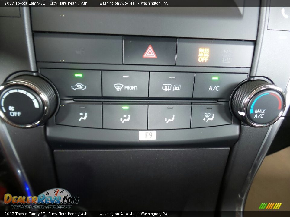 Controls of 2017 Toyota Camry SE Photo #23