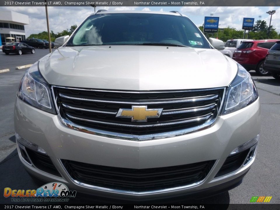 2017 Chevrolet Traverse LT AWD Champagne Silver Metallic / Ebony Photo #2