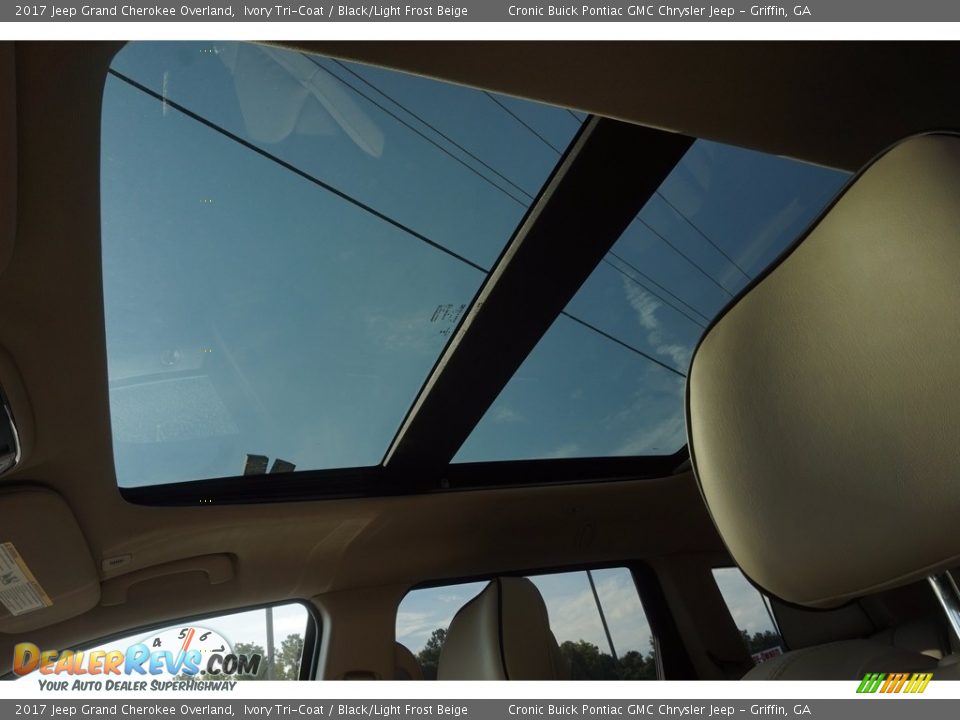 2017 Jeep Grand Cherokee Overland Ivory Tri-Coat / Black/Light Frost Beige Photo #11