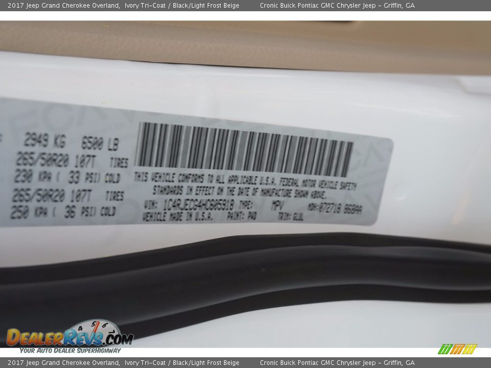 2017 Jeep Grand Cherokee Overland Ivory Tri-Coat / Black/Light Frost Beige Photo #17