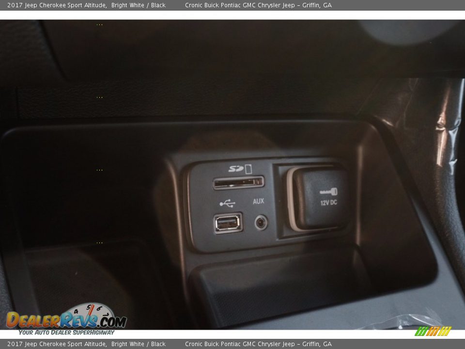 2017 Jeep Cherokee Sport Altitude Bright White / Black Photo #16