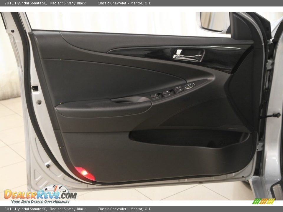 2011 Hyundai Sonata SE Radiant Silver / Black Photo #4