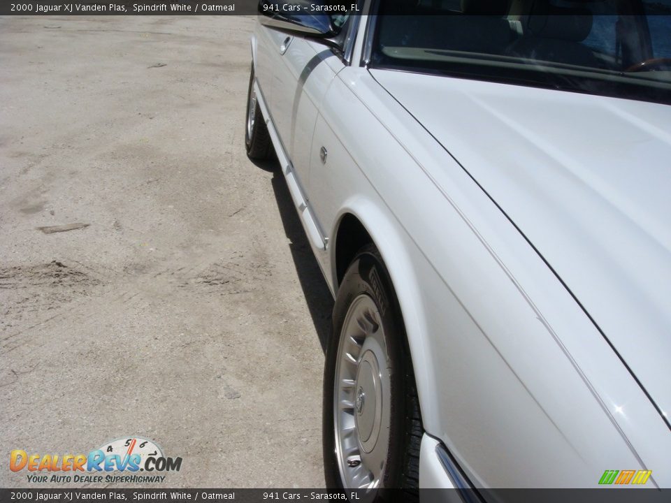 2000 Jaguar XJ Vanden Plas Spindrift White / Oatmeal Photo #9