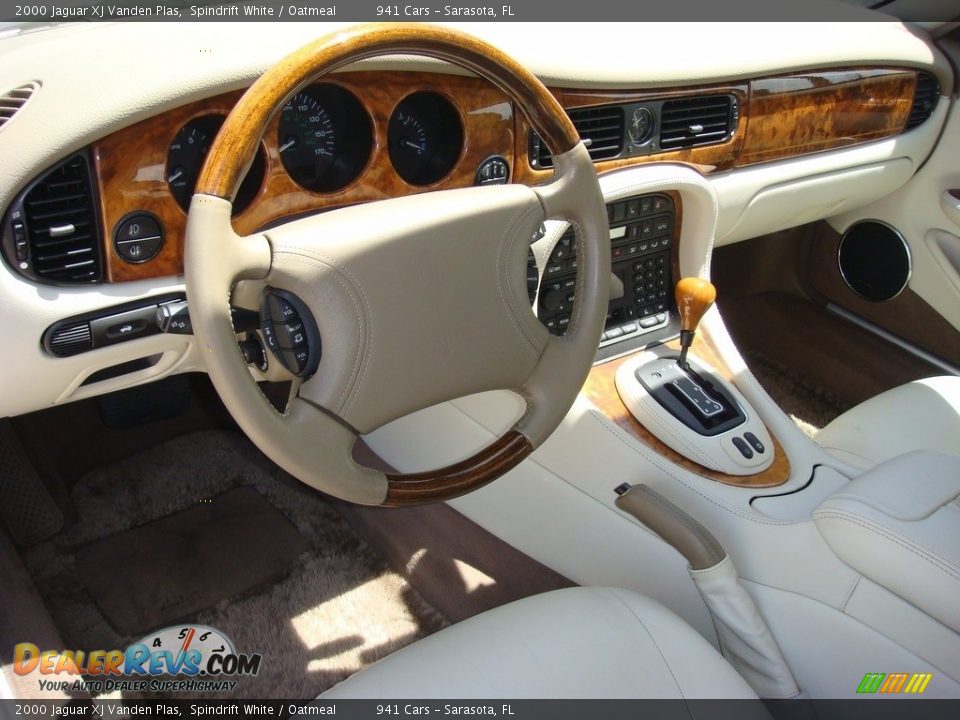 2000 Jaguar XJ Vanden Plas Spindrift White / Oatmeal Photo #12