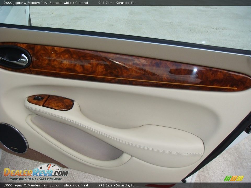 2000 Jaguar XJ Vanden Plas Spindrift White / Oatmeal Photo #21