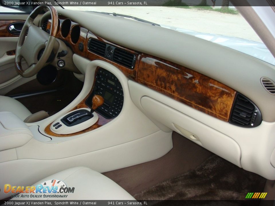2000 Jaguar XJ Vanden Plas Spindrift White / Oatmeal Photo #24