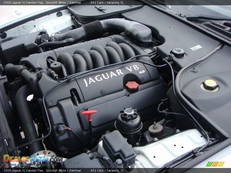 2000 Jaguar XJ Vanden Plas Spindrift White / Oatmeal Photo #29