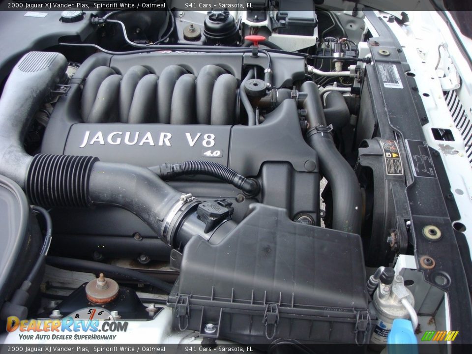 2000 Jaguar XJ Vanden Plas Spindrift White / Oatmeal Photo #30