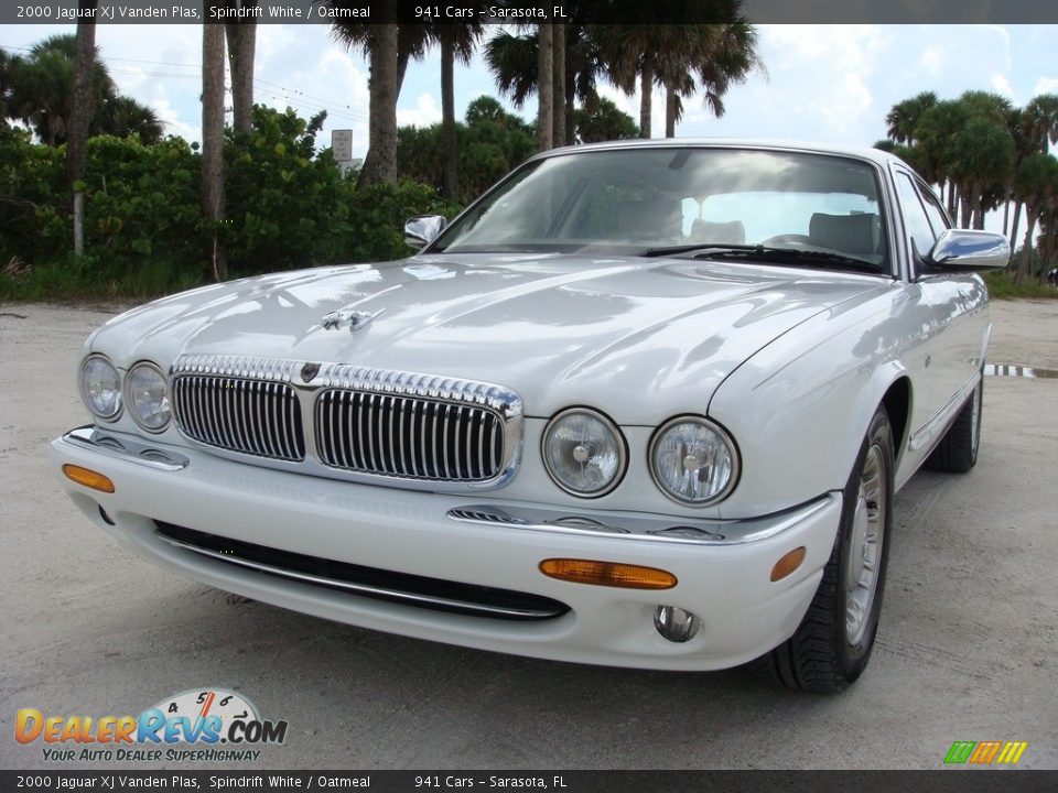 2000 Jaguar XJ Vanden Plas Spindrift White / Oatmeal Photo #31