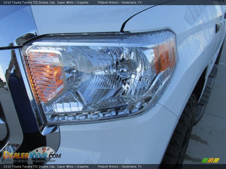 2016 Toyota Tundra TSS Double Cab Super White / Graphite Photo #9