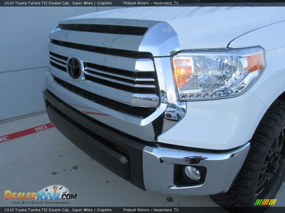 2016 Toyota Tundra TSS Double Cab Super White / Graphite Photo #10