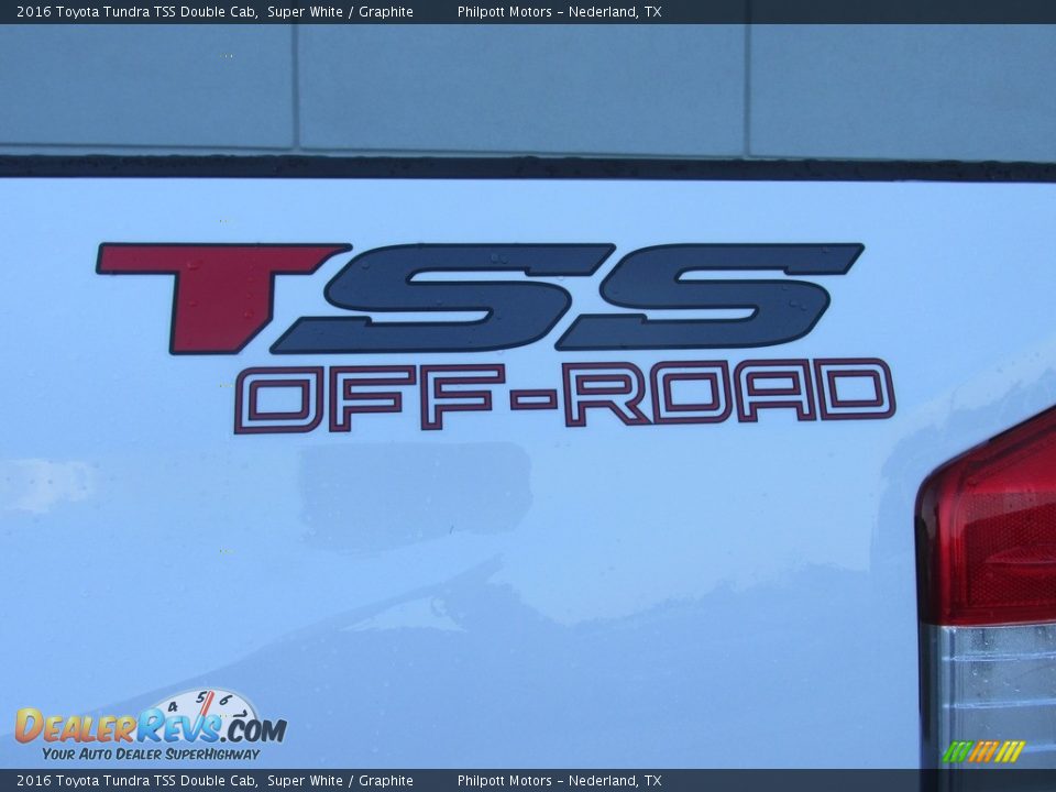 2016 Toyota Tundra TSS Double Cab Super White / Graphite Photo #17